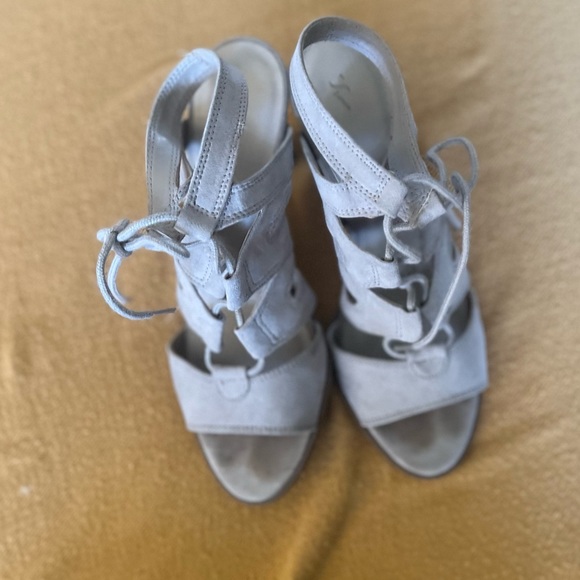 Open toe, Lace up heels - Picture 3 of 4